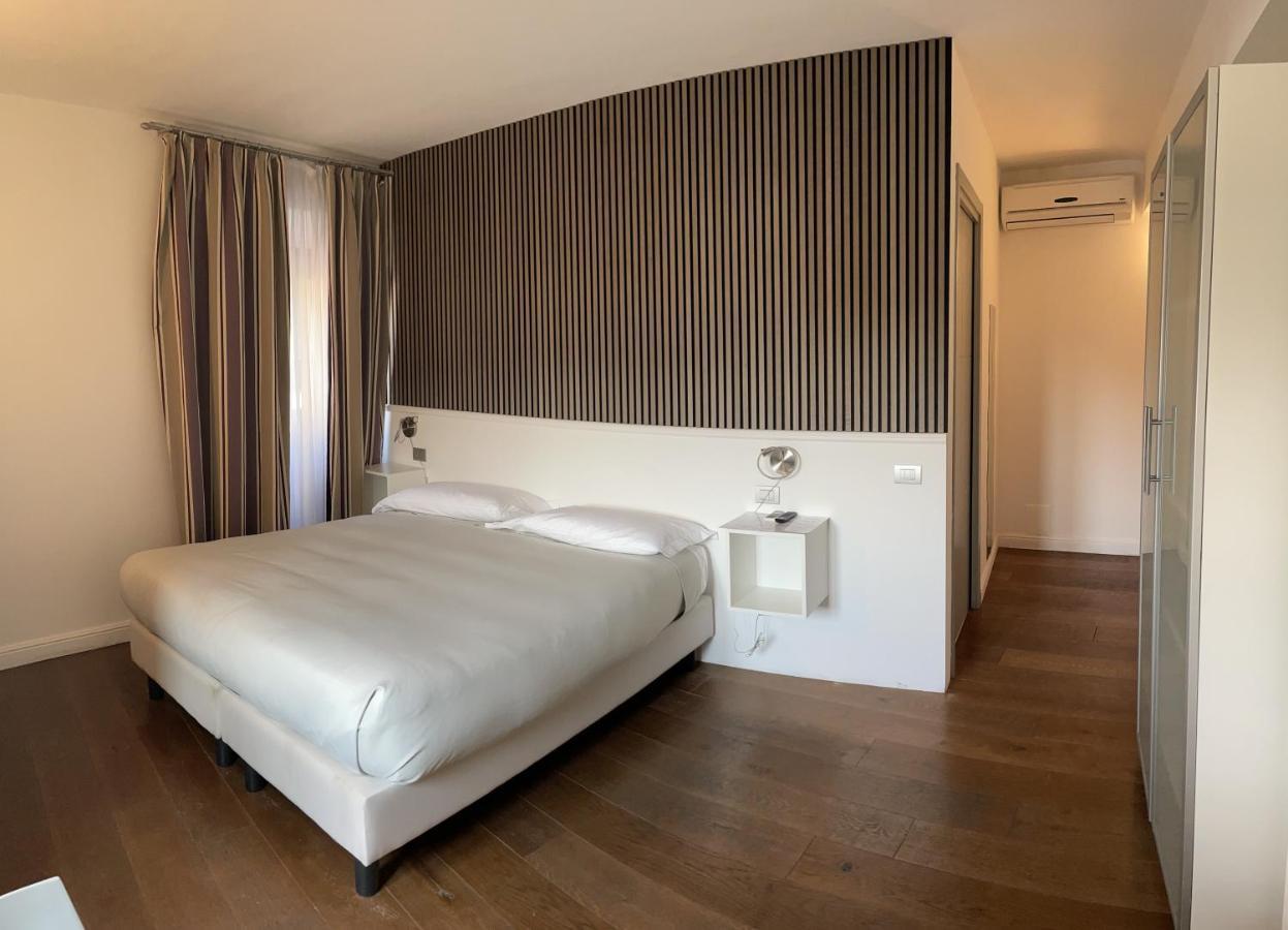 Il Vecchio Borgo Relais Hotel โกโม ภายนอก รูปภาพ