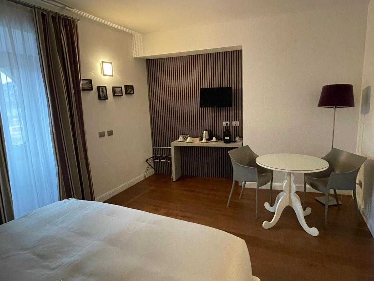 Il Vecchio Borgo Relais Hotel โกโม ภายนอก รูปภาพ