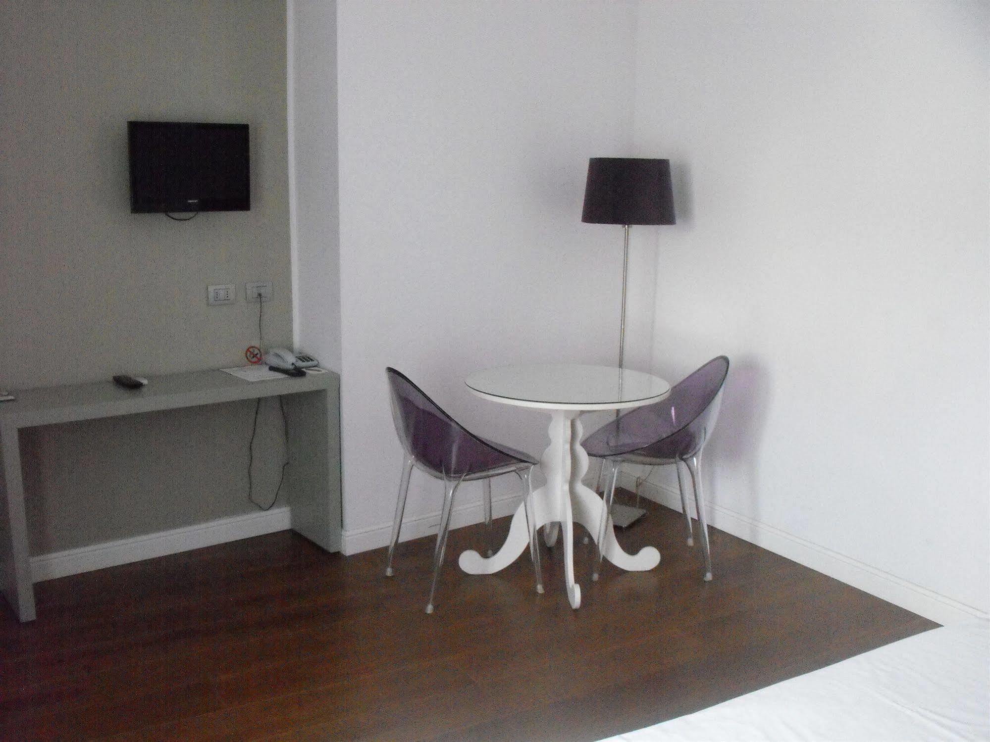 Il Vecchio Borgo Relais Hotel โกโม ภายนอก รูปภาพ